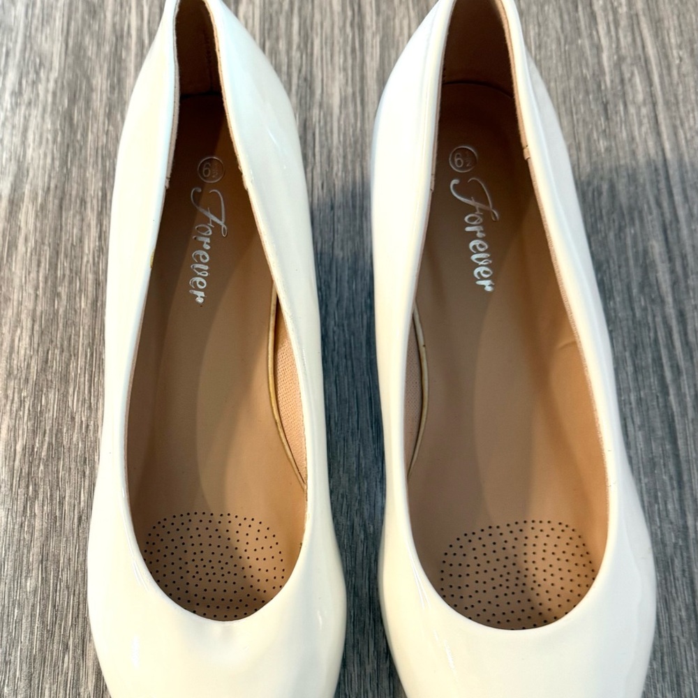 Elegant White Women's Pumps Size 6.5 - Picture 3 of 5